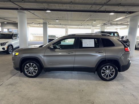 Used 2019 Jeep Cherokee Latitude Plus image 5