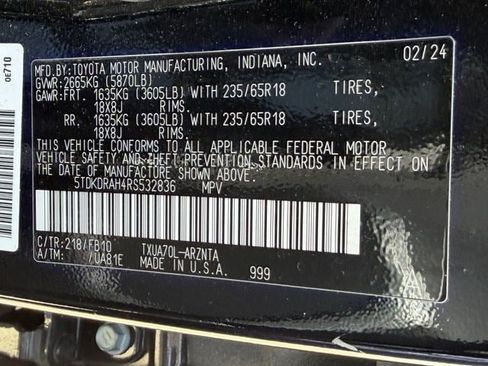 Used 2024 Toyota Highlander LE FWD image 28