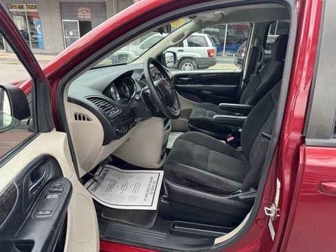 Used 2015 Dodge Grand Caravan SE w/ Quick Order Package 29E SE FWD image 8