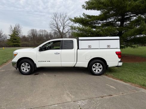 Used 2019 Nissan Titan SV w/ SV Convenience Package AWD/4WD image 8