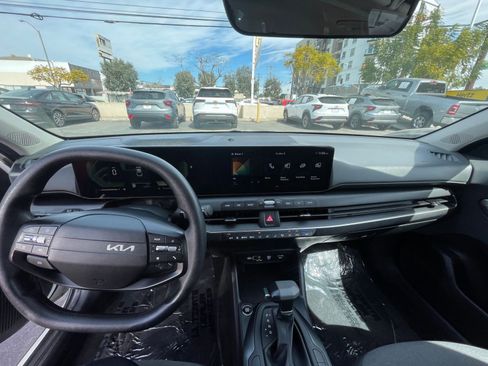 Used 2025 Kia K4 LXS image 36