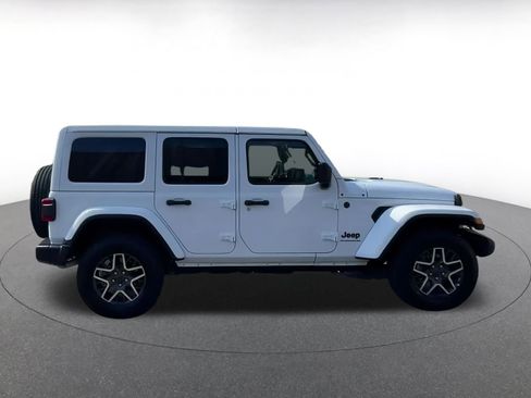 Used 2025 Jeep Wrangler Sahara image 15