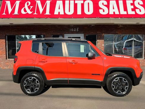 Used 2016 Jeep Renegade Trailhawk AWD/4WD image 2