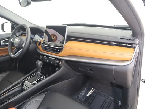 Used 2025 Jeep Compass Limited image 41