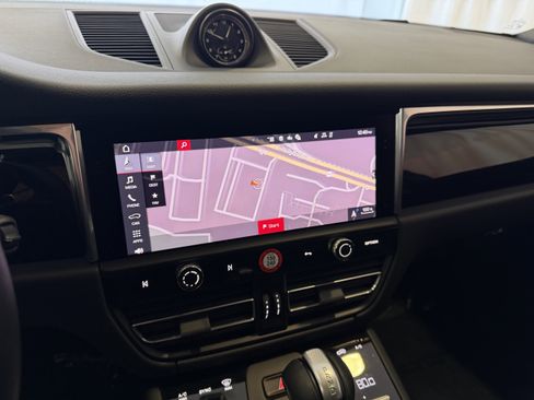 Certified 2025 Porsche Macan image 23