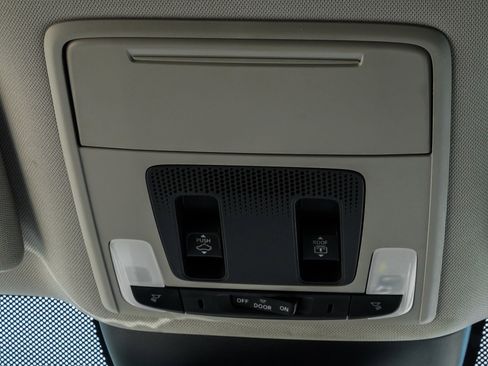 Used 2023 Honda Pilot Touring image 34