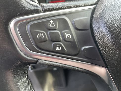 Used 2018 Chevrolet Equinox LT FWD image 32