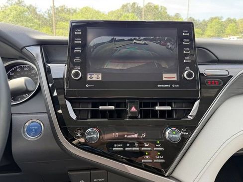 Used 2022 Toyota Camry XLE image 19