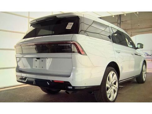Used 2025 Lincoln Navigator Black Label AWD/4WD image 3