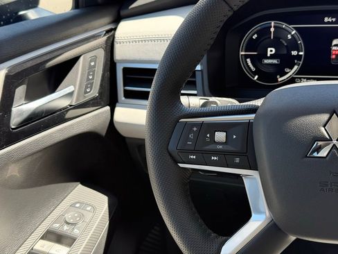 New 2025 Mitsubishi Outlander SEL image 10