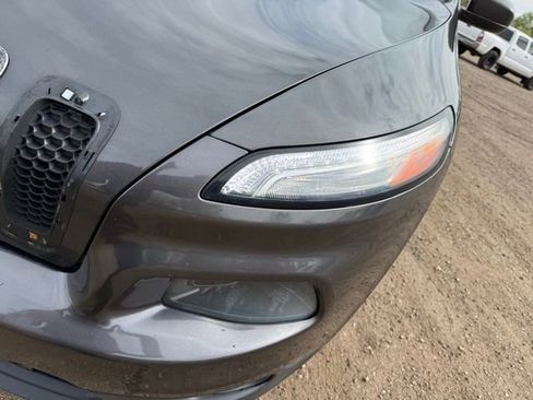 Used 2014 Jeep Cherokee Latitude AWD/4WD image 9