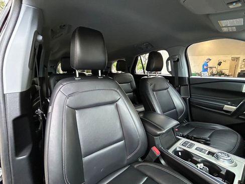 Used 2022 Ford Explorer XLT w/ Equipment Group 202A image 27