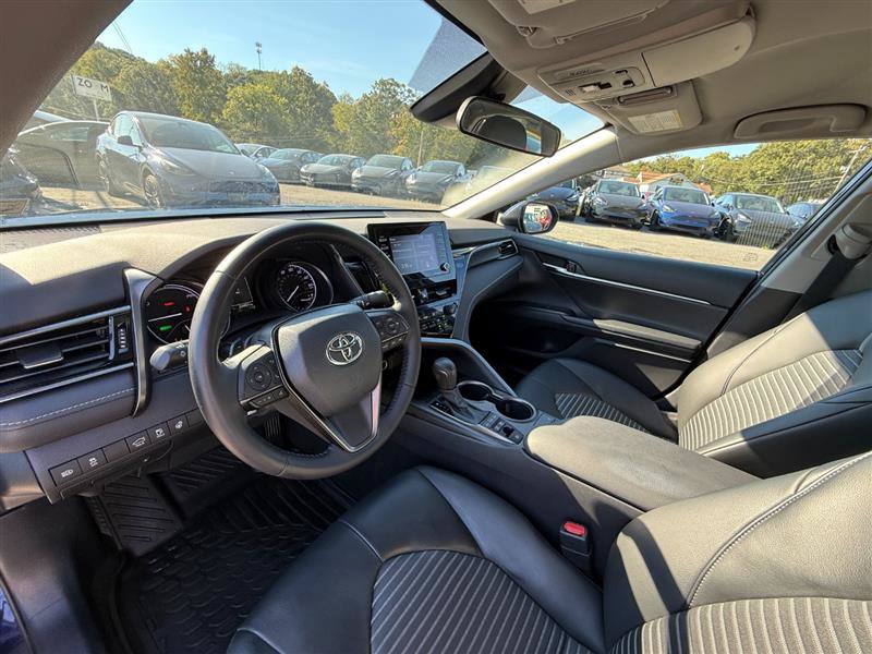 Used 2021 Toyota Camry SE w/ Cold Weather Package FWD image 11