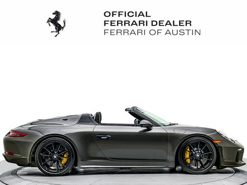 Used 2019 Porsche 911 Speedster RWD image 9