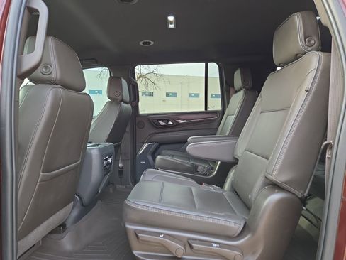 Used 2022 GMC Yukon XL Denali image 13