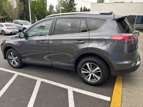 Used 2016 Toyota RAV4 XLE AWD/4WD image 4