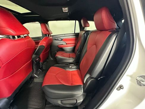 Used 2022 Toyota Highlander XSE image 20