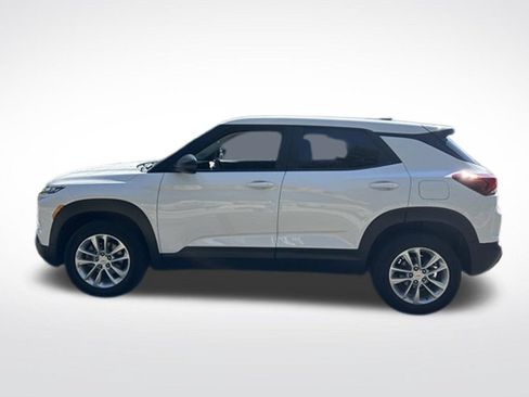 Used 2024 Chevrolet TrailBlazer LS w/ LS Convenience Package AWD/4WD image 2