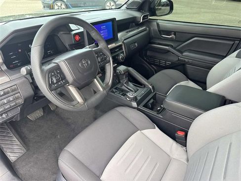 Used 2025 Toyota Tacoma TRD Off-Road image 33