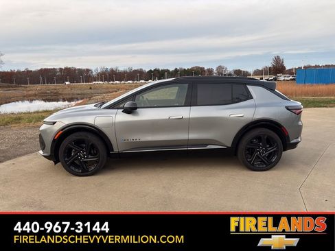 New 2025 Chevrolet Equinox EV RS image 6