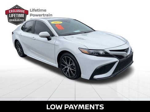 Used 2023 Toyota Camry SE image 9