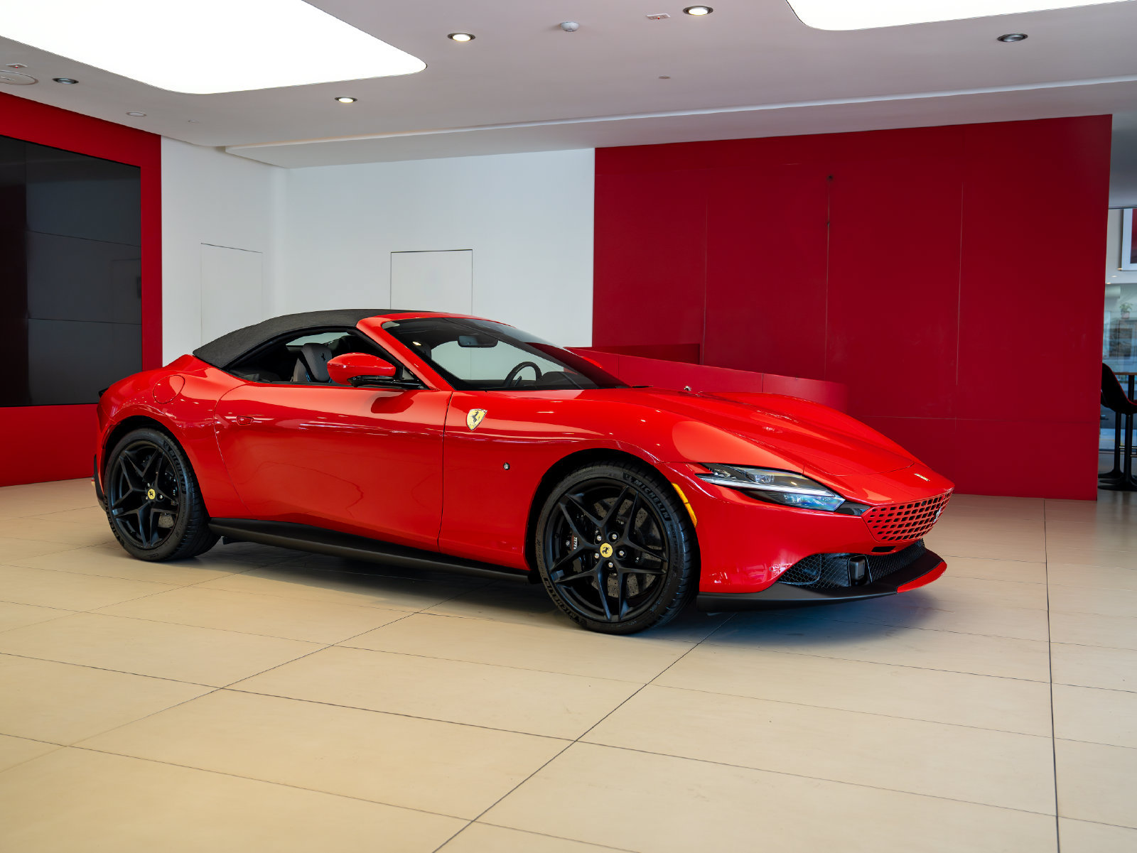Certified 2026 Ferrari Roma Spider RWD image 31