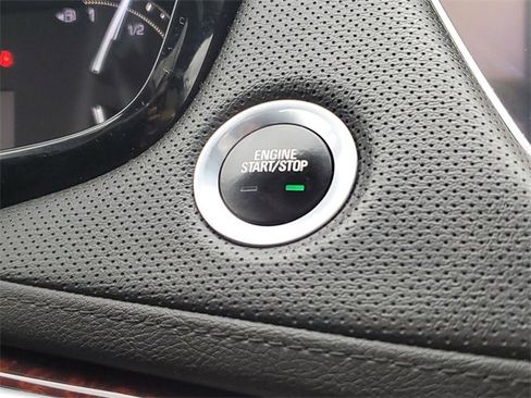 Used 2017 Cadillac XT5 Luxury w/ Driver Awareness Package image 19