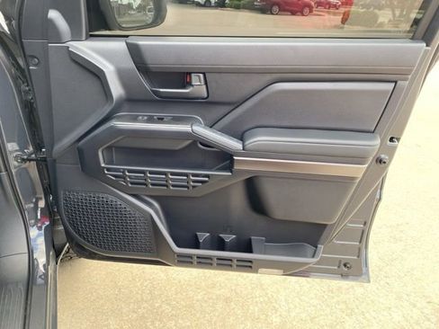 Used 2025 Toyota 4Runner SR5 AWD/4WD image 15