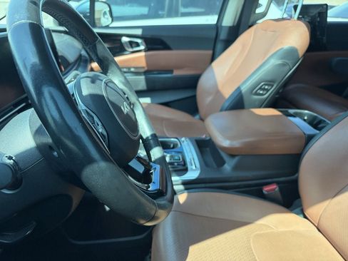 Used 2022 Kia Carnival SX Prestige FWD image 7