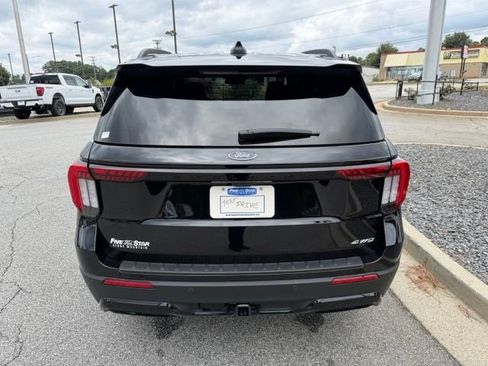 Certified 2025 Ford Explorer ST-Line AWD/4WD image 7