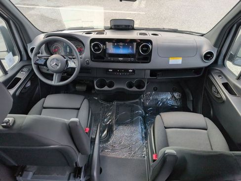 New 2025 Mercedes-Benz Sprinter 2500 image 17