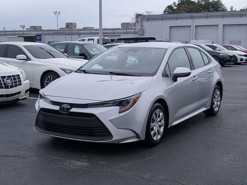 Used 2024 Toyota Corolla LE image 3