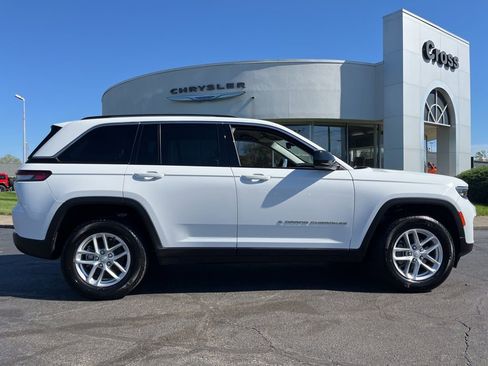 Used 2023 Jeep Grand Cherokee Laredo w/ Luxury Tech Group I AWD/4WD image 65