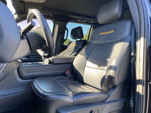 Used 2025 Ford Expedition Tremor image 7