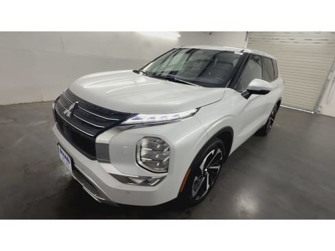 Used 2024 Mitsubishi Outlander SE AWD/4WD image 4