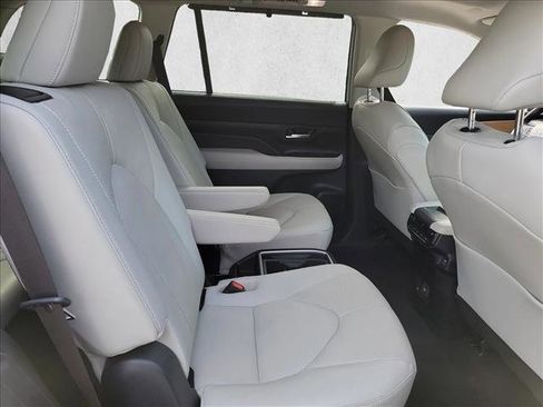 Used 2025 Toyota Grand Highlander FWD image 16
