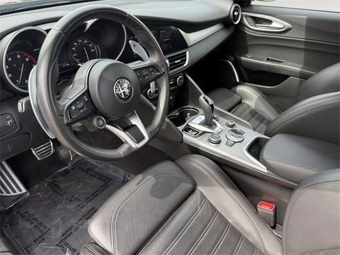 Used 2022 Alfa Romeo Giulia Veloce image 15