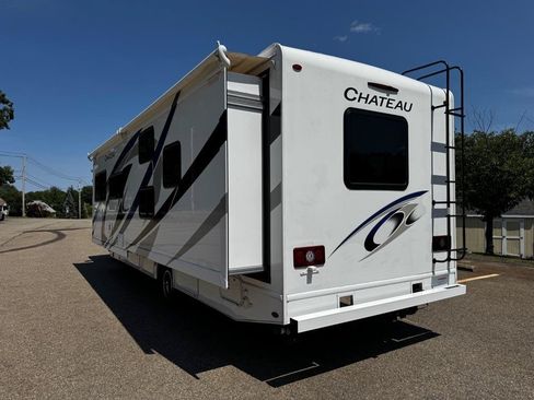 Used 2022 Ford E-450 and Econoline 450 Super Duty w/ Motorhome Prep Package RWD image 5