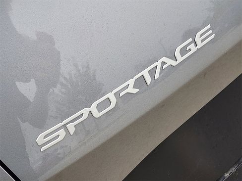New 2025 Kia Sportage LX image 8
