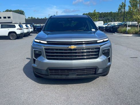 Used 2025 Chevrolet Traverse LT w/ LPO, Floor Liner Package FWD image 2