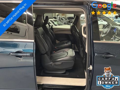 Used 2023 Chrysler Pacifica Touring-L FWD image 16