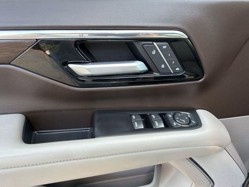 Used 2025 Chevrolet Tahoe LT w/ Comfort Package RWD image 15