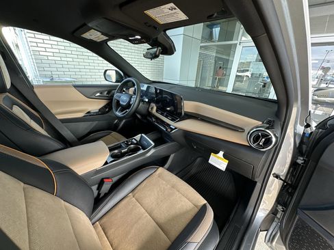 New 2026 Chevrolet Equinox ACTIV w/ Convenience Package III FWD image 28