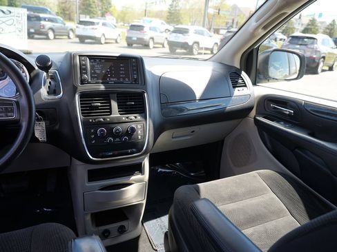 Used 2018 Dodge Grand Caravan SE w/ UConnect Hands-Free Group FWD image 20