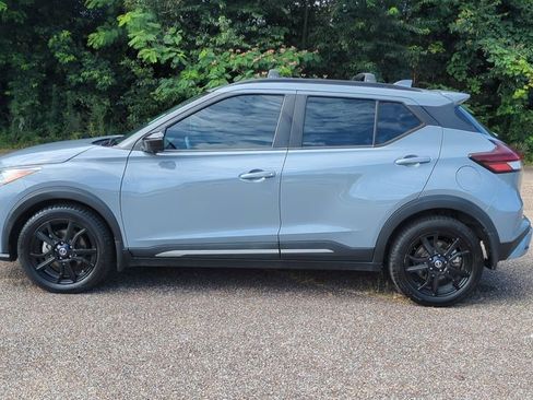Used 2021 Nissan Kicks SR w/ SR Premium Package FWD image 8