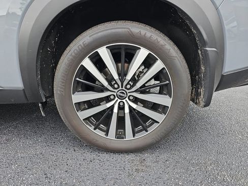 Used 2025 Nissan Pathfinder Platinum FWD image 9