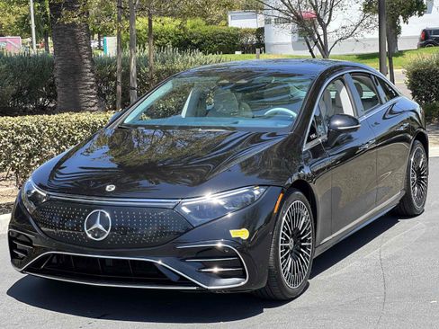 Used 2022 Mercedes-Benz EQS 450+ Sedan image 19