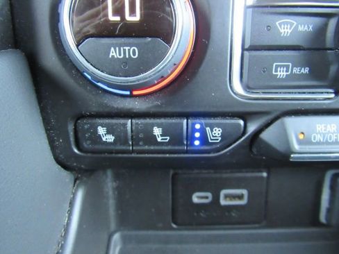 Used 2024 Chevrolet Tahoe Premier image 12