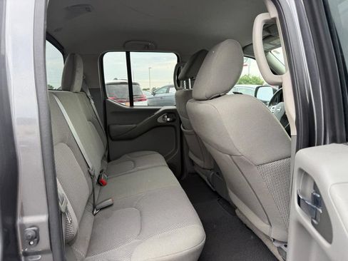 Used 2021 Nissan Frontier SV w/ Midnight Edition Floor Mats AWD/4WD image 10
