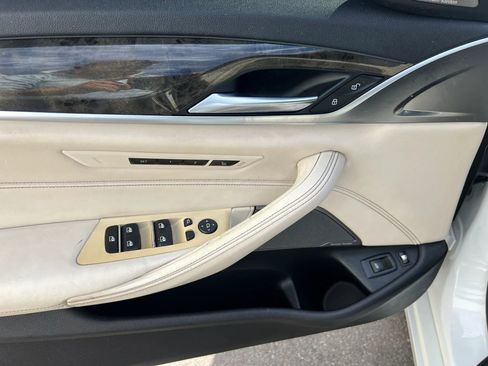 Used 2018 BMW 530e xDrive w/ Premium Package 2 AWD/4WD image 12